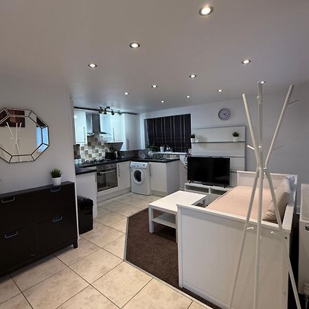 Cosy Guest Suite, West London Hounslow Zewnętrze zdjęcie